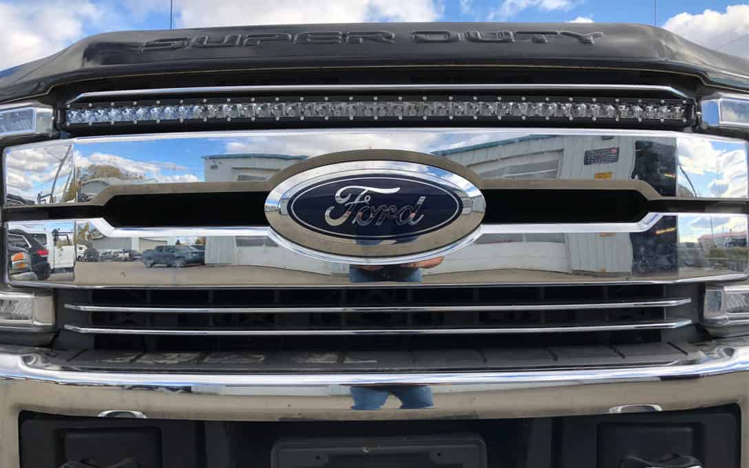 Extreme Series 40" Curved Single Light Bar installed in newest Superduty Style